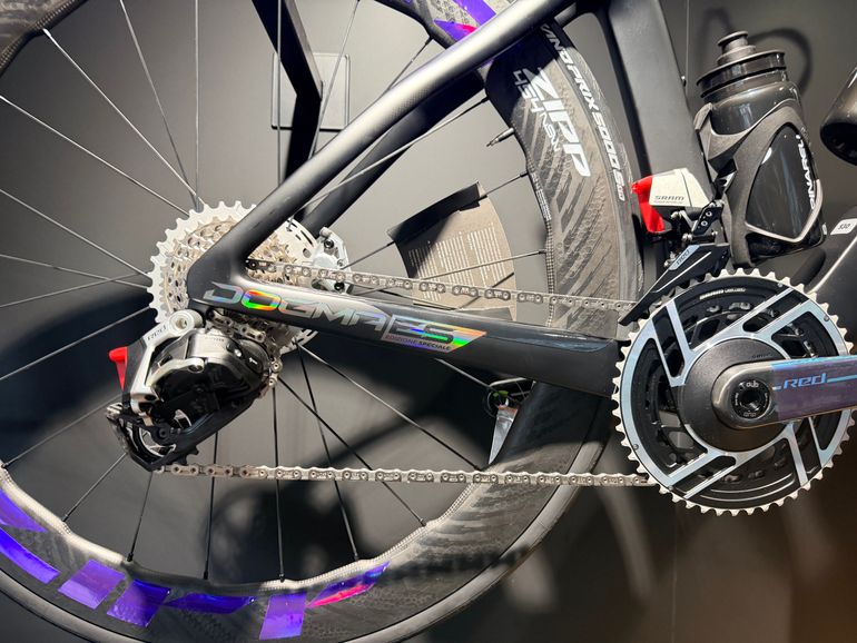 Pinarello DOGMA F EDIZIONE SPECIALE TISSOT 2026 2026 Road & Gravel de segunda mano, Negro — imagen 3 de 10