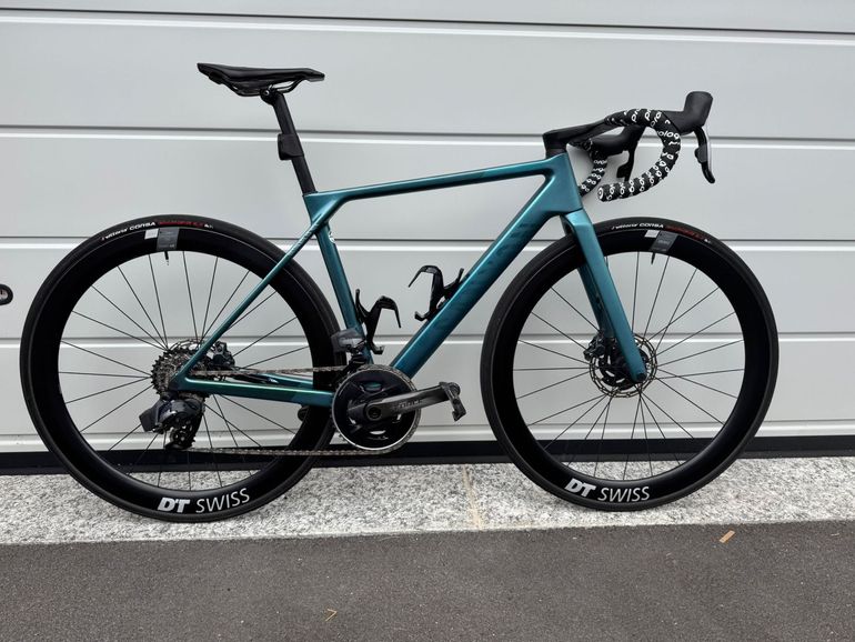 Gebrauchtes Canyon Ultimate CF SLX 8 Force AXS 2023 2023 Road & Gravel, Blau — Bild 1 von 10