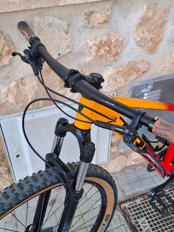 Used Trek Marlin 7 2022 2022 Mountainbike, Red, 27.5, 29 — image 5 of 11