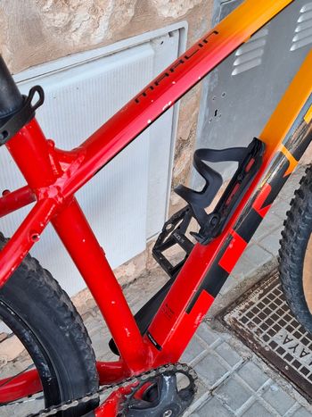 Used Trek Marlin 7 2022 2022 Mountainbike, Red, 27.5, 29 — image 8 of 11