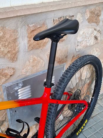 Used Trek Marlin 7 2022 2022 Mountainbike, Red, 27.5, 29 — image 9 of 11