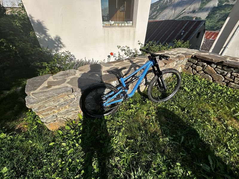 Used Specialized Status 160 2023 2023 Mountainbike, Blue — image 1 of 7
