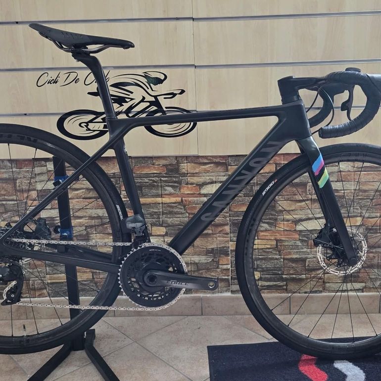 Used Canyon Ultimate CF SLX 8 Disc eTap 2022 2022 Road & Gravel, Black — image 1 of 9