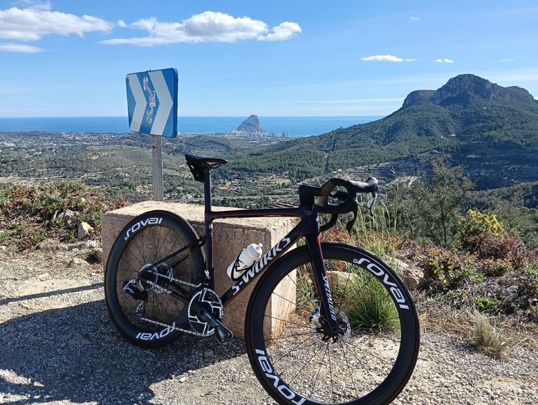 Specialized Tarmac SRAM Red eTap AXS 2024 Road & Gravel d'occasion — image 2 sur 6