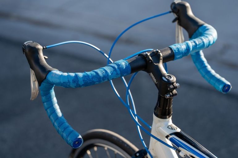 Used Trek 1.2 2011 2011 Road & Gravel, White — image 7 of 8