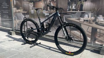 Brugt Santa Cruz HIGHTOWER X01 AXS RSV / Carbon CC 2024 2024 MTB