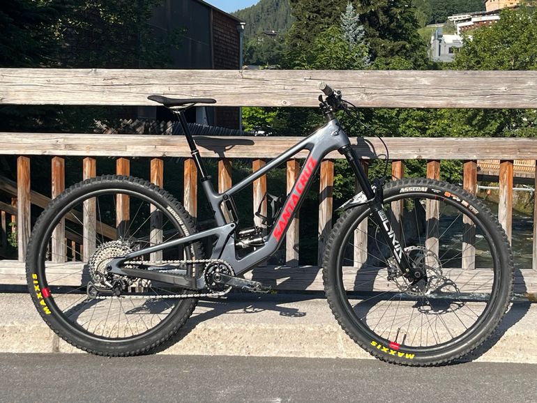 Gebrauchtes Santa Cruz HIGHTOWER X01 AXS RSV / Carbon CC 2024 2024 Mountainbike, Hellgrau — Bild 2 von 5