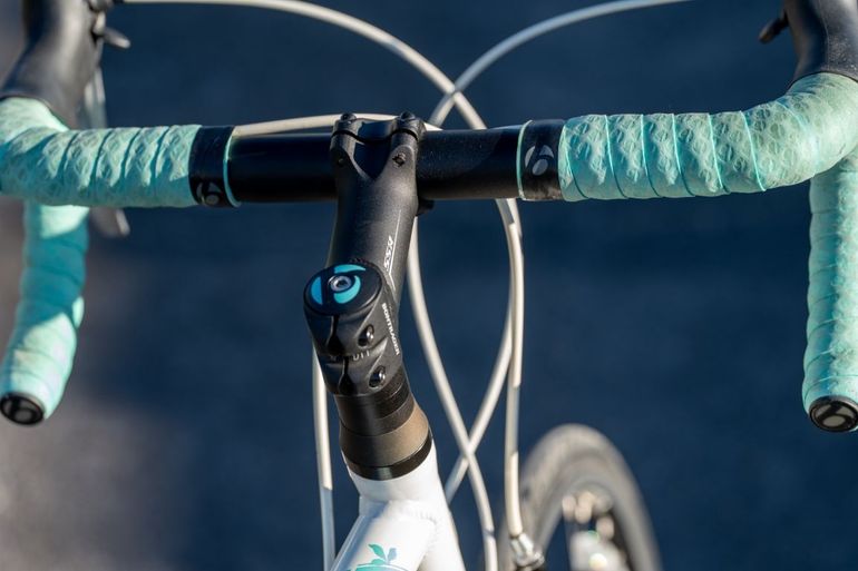 Used Trek Lexa (Compact) 2012 2012 Road & Gravel, White — image 7 of 12