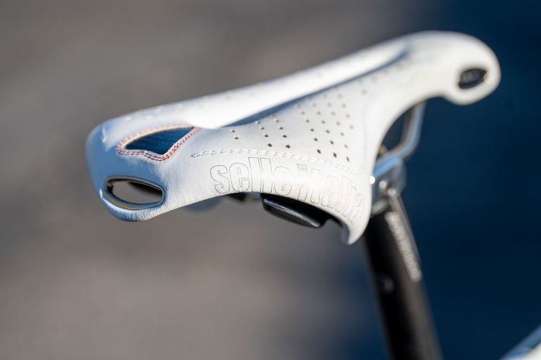 Used Trek Lexa (Compact) 2012 2012 Road & Gravel, White — image 4 of 12