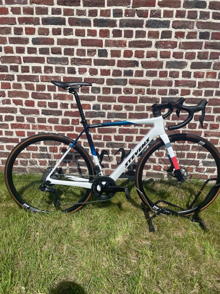 Gebrauchtes Stevens Izoard 105 Di2 2025 Frameset 2025 Road & Gravel, Weiß — Bild 1 von 3