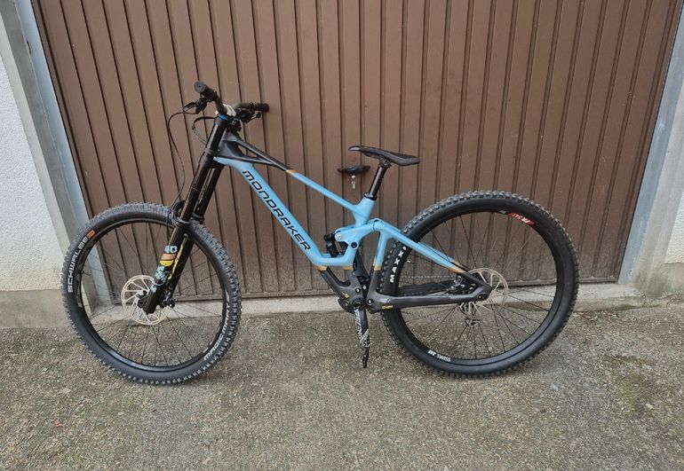 Tweedehands Mondraker SUMMUM CARBON R 2022 2022 Mountainbike — afbeelding 1 van 10