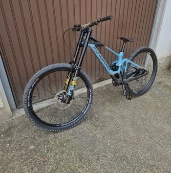 Tweedehands Mondraker SUMMUM CARBON R 2022 2022 Mountainbike — afbeelding 2 van 10