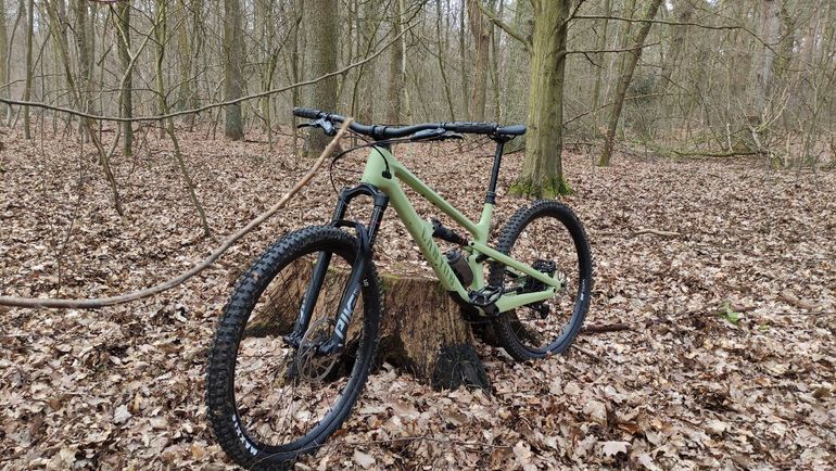 Tweedehands Canyon Spectral 125 CF 7 2023 2023 Mountainbike — afbeelding 1 van 3