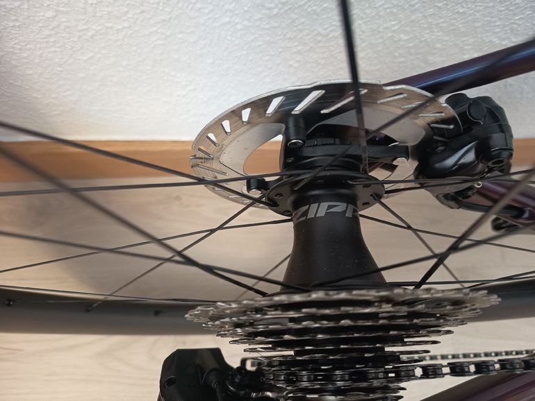 Brugt LOOK 795 BLADE RS MODELO EQUIPO PROFESIONAL COFIDIS ZIPP TOPE GAMA Custom Shimano Ultegra Di2 2025 Road & Gravel — billede 13 af 25
