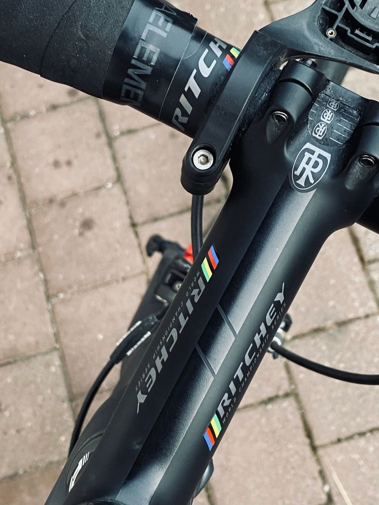Bianchi Oltre Shimano Dura Ace 2017 Road & Gravel usato, Grigio chiaro — immagine 9 di 13