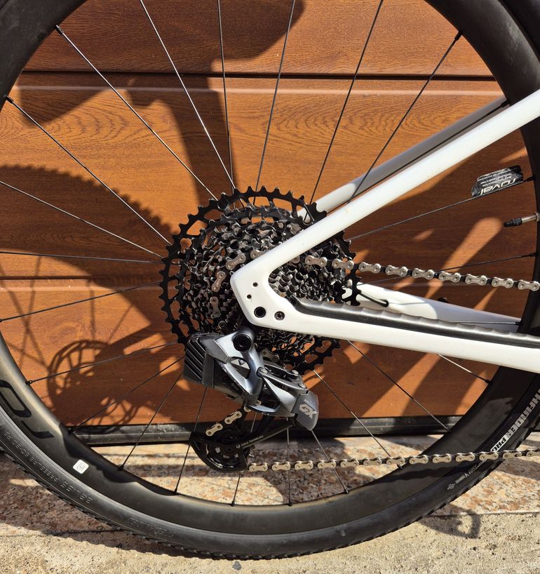 Used Specialized Diverge Expert Carbon 2023 2023 Road & Gravel, White — image 4 of 8