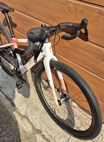 Used Specialized Diverge Expert Carbon 2023 2023 Road & Gravel, White — image 3 of 8