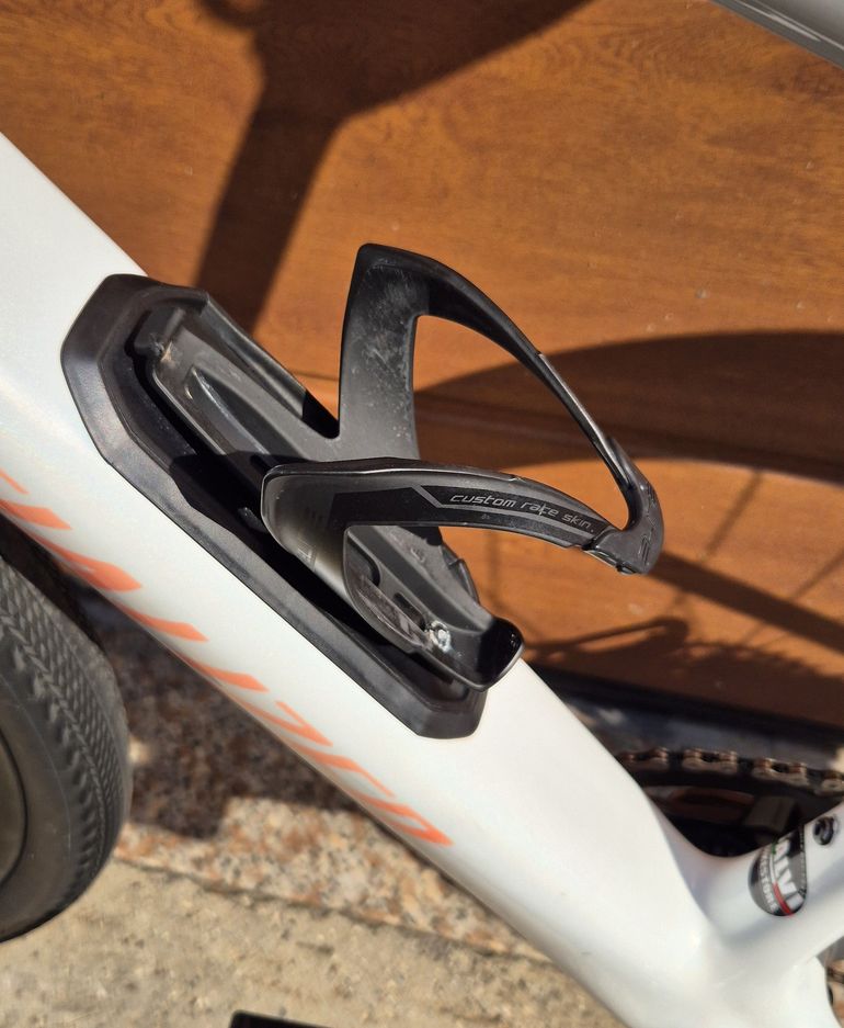 Used Specialized Diverge Expert Carbon 2023 2023 Road & Gravel, White — image 6 of 8