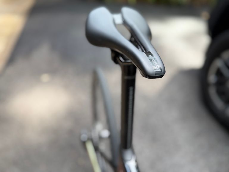 Used Giant Defy Advanced Pro 2 AXS 2023 2023 Road & Gravel, Light Gray — image 9 of 28