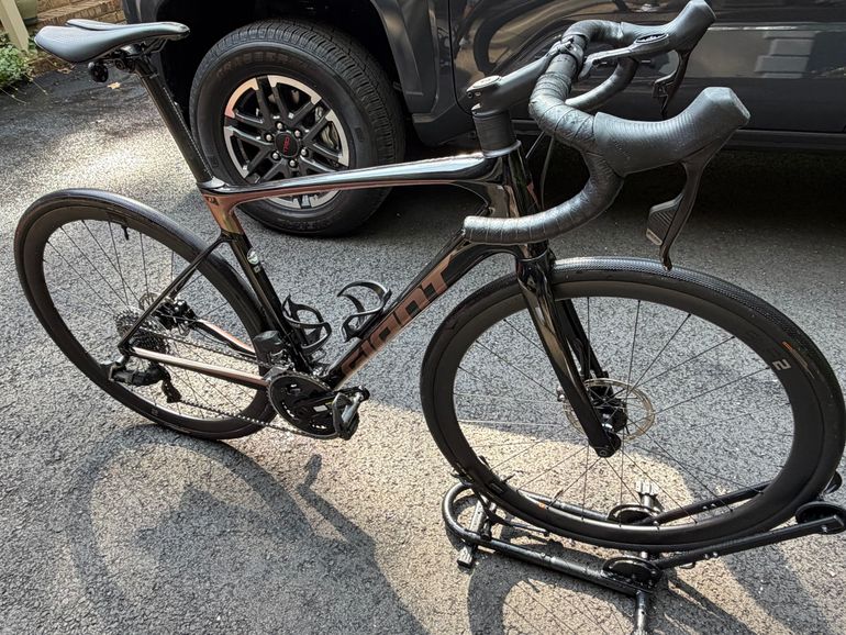 Used Giant Defy Advanced Pro 2 AXS 2023 2023 Road & Gravel, Light Gray — image 10 of 28