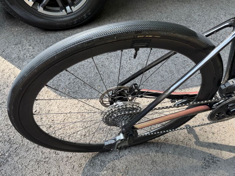 Used Giant Defy Advanced Pro 2 AXS 2023 2023 Road & Gravel, Light Gray — image 12 of 28