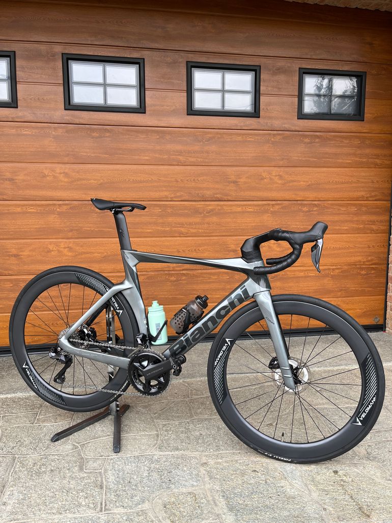 Tweedehands Bianchi Oltre Comp Ultegra Di2 2024 2024 Road & Gravel — afbeelding 1 van 3