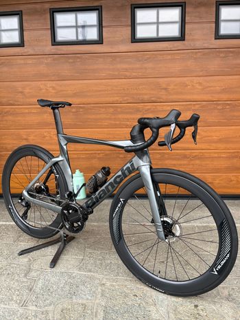Tweedehands Bianchi Oltre Comp Ultegra Di2 2024 2024 Road & Gravel — afbeelding 2 van 3