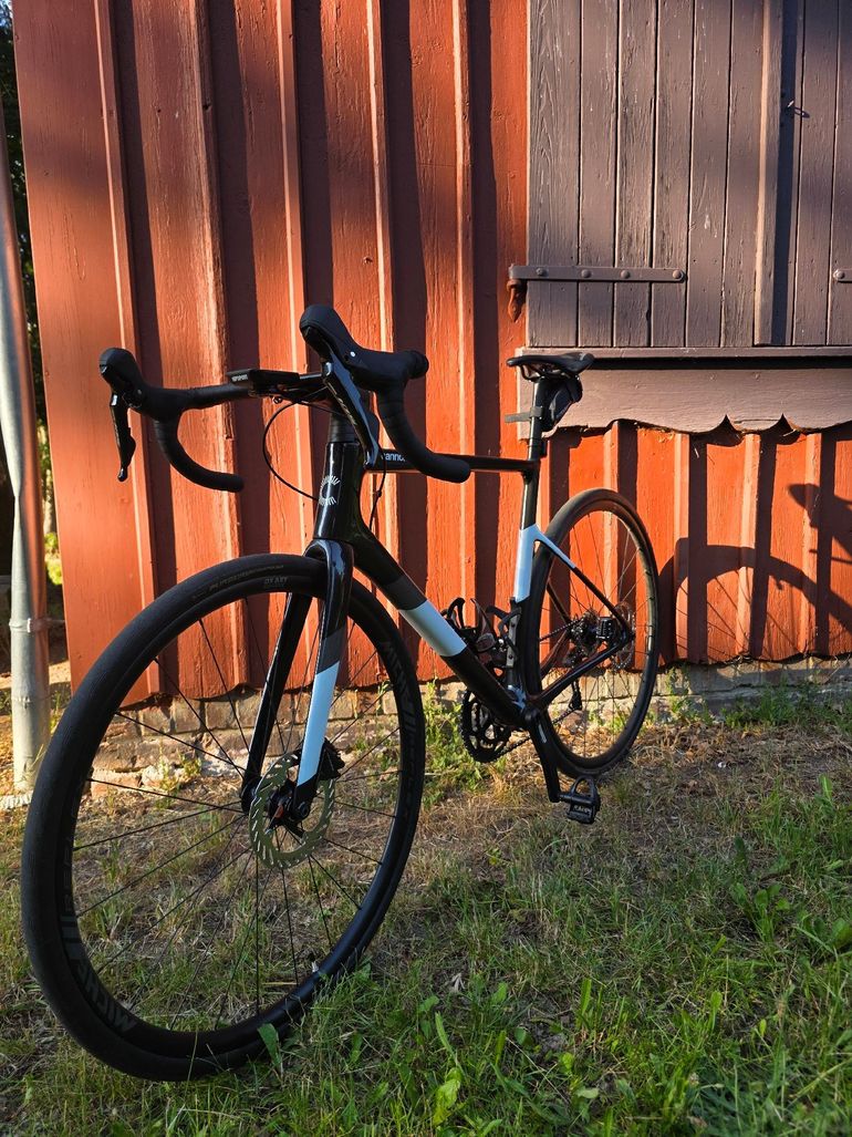 Gebrauchtes Cannondale SuperSix EVO Carbon Disc 105 2024 2024 Road & Gravel, Schwarz — Bild 4 von 16