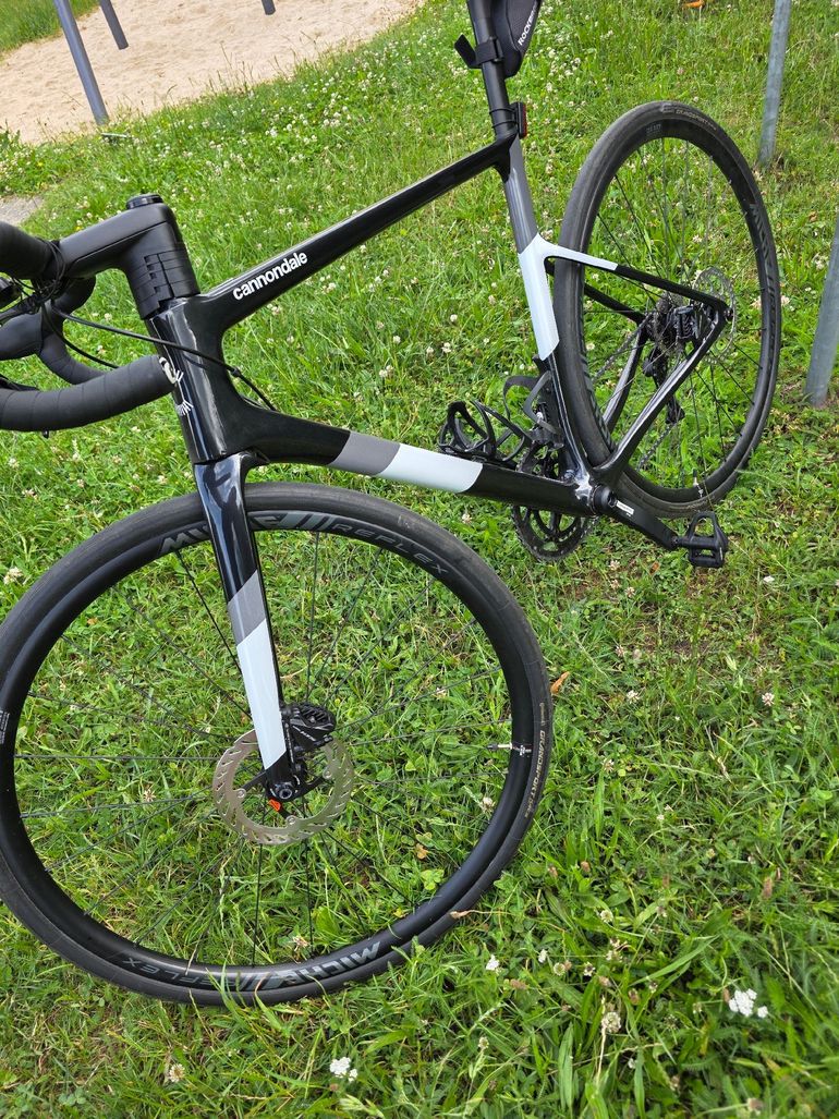 Gebrauchtes Cannondale SuperSix EVO Carbon Disc 105 2024 2024 Road & Gravel, Schwarz — Bild 7 von 16