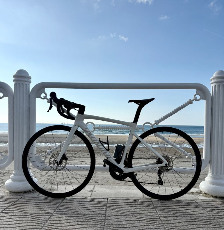 Gebrauchtes Specialized Tarmac SL7 Sport - Shimano 105 2025 2025 Road & Gravel, Weiß — Bild 1 von 3