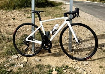 Gebrauchtes Specialized Tarmac SL7 Sport - Shimano 105 2025 2025 Road & Gravel, Weiß — Bild 3 von 3