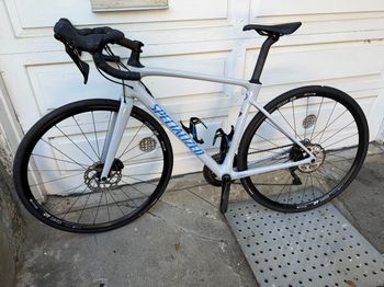 Used Specialized Roubaix Sport 2020 2020 Road & Gravel, Light Gray — image 5 of 10