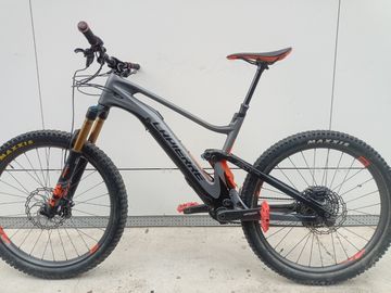 Lapierre E-zesty AM LTD 2021 Mountainbike usato, Grigio chiaro — immagine 2 di 6