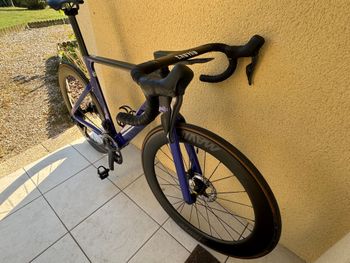 Used Canyon Aeroad CF SLX 8 Di2 Cosmic 2024 2024 Road & Gravel, Purple — image 3 of 5