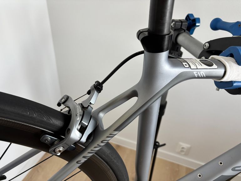 Used Canyon Ultimate CF SL 9.0 F10 2016 Road & Gravel, Light Gray — image 5 of 8