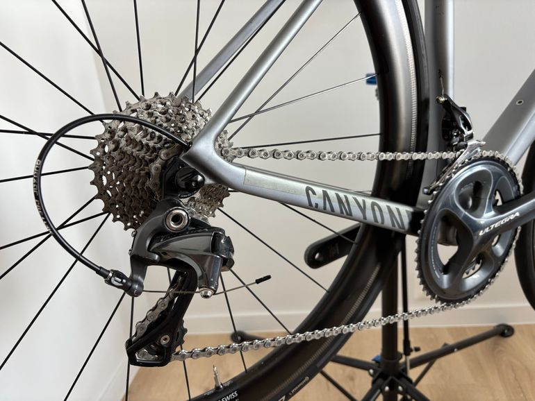 Used Canyon Ultimate CF SL 9.0 F10 2016 Road & Gravel, Light Gray — image 4 of 8
