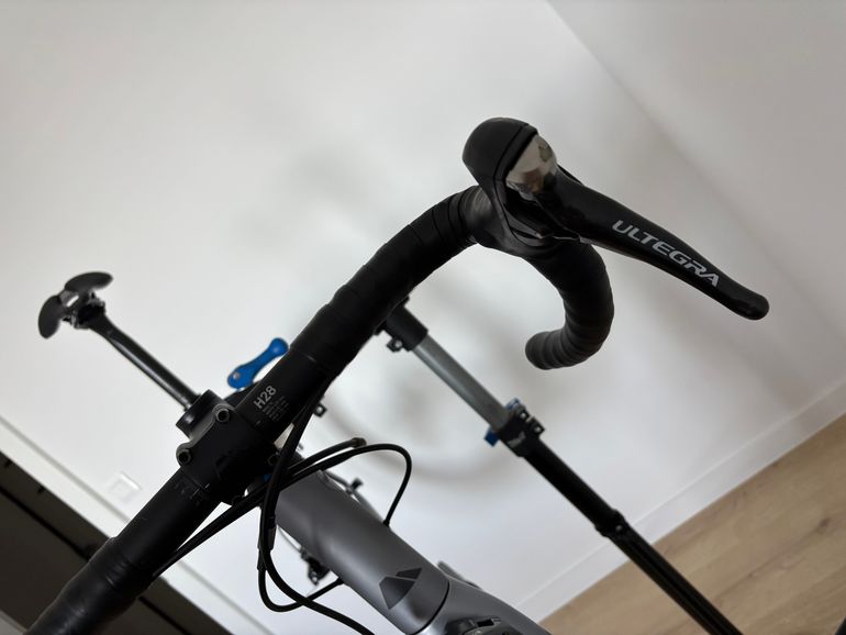 Used Canyon Ultimate CF SL 9.0 F10 2016 Road & Gravel, Light Gray — image 6 of 8