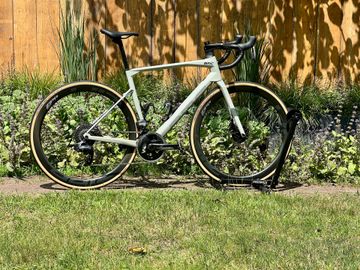 Used BMC Roadmachine 01 THREE 2021 2021 Road & Gravel, Green — image 1 of 5