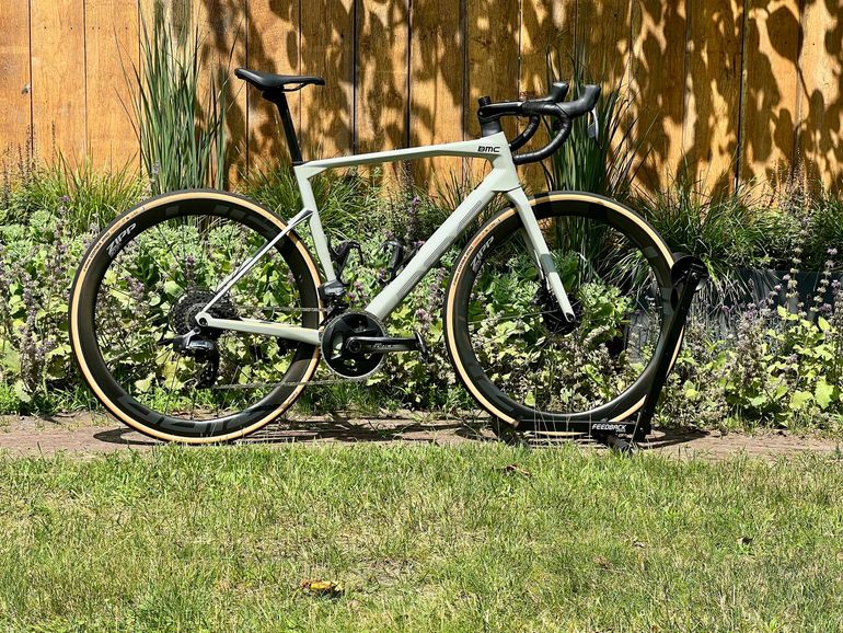 Używany BMC Roadmachine 01 THREE 2021 2021 Road & Gravel — zdjęcie 1 z 5