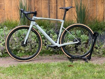 Used BMC Roadmachine 01 THREE 2021 2021 Road & Gravel, Green — image 2 of 5