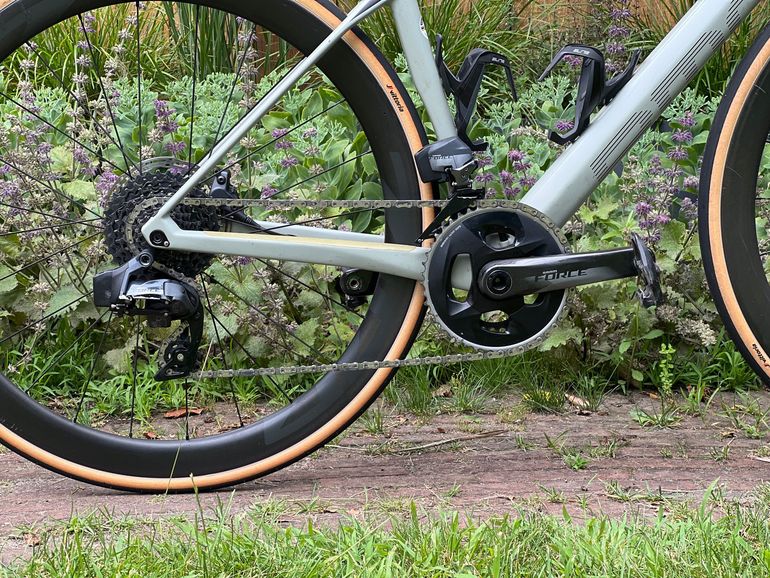 Używany BMC Roadmachine 01 THREE 2021 2021 Road & Gravel — zdjęcie 3 z 5
