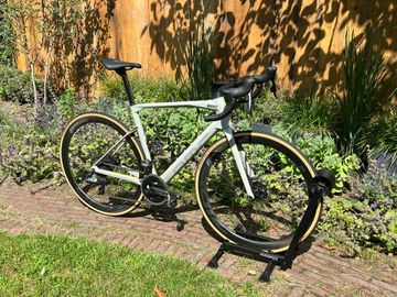 Used BMC Roadmachine 01 THREE 2021 2021 Road & Gravel, Green — image 5 of 5