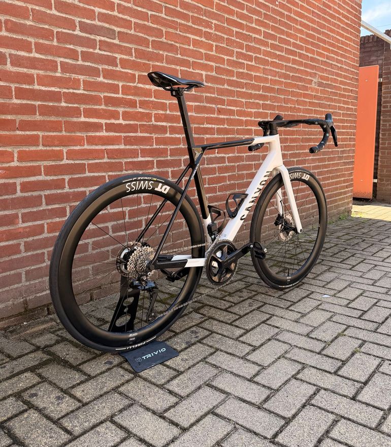 Canyon Ultimate CF SL 7 Di2 2024 2024 Road & Gravel d'occasion — image 2 sur 7