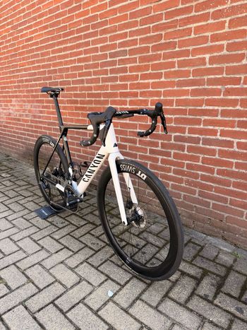 Canyon Ultimate CF SL 7 Di2 2024 2024 Road & Gravel d'occasion — image 3 sur 7