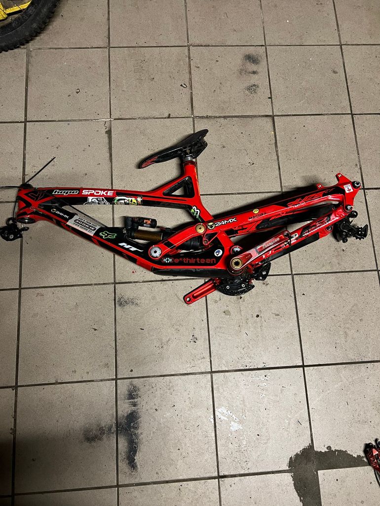 Brugt YT Industries Tues CF 2018 Frameset 2018 Mountainbike — billede 2 af 9