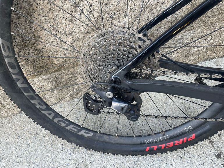 Trek Procaliber Shimano Deore 2022 Mountainbike de segunda mano, Negro — imagen 3 de 6
