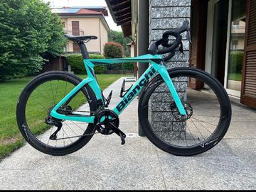 Bianchi Oltre Comp 105 Di2 2024 2024 Road & Gravel usato