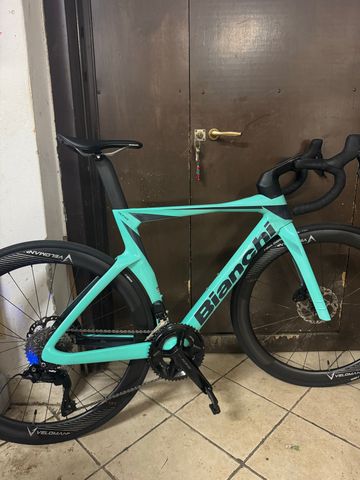 Tweedehands Bianchi Oltre Comp 105 Di2 2024 2024 Road & Gravel — afbeelding 6 van 6