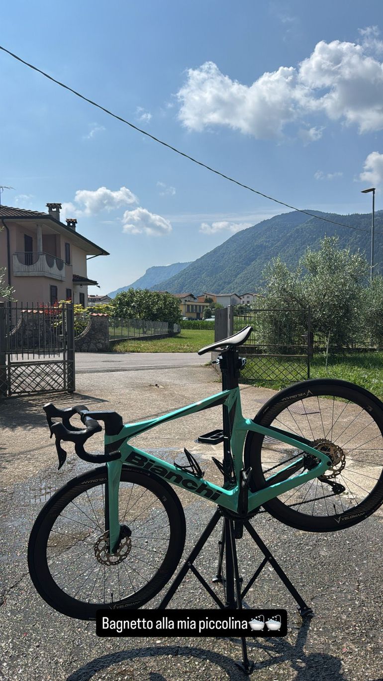 Tweedehands Bianchi Oltre Comp 105 Di2 2024 2024 Road & Gravel — afbeelding 5 van 6