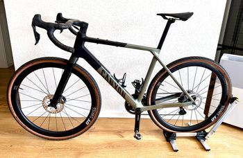 Used Canyon Grail CF SLX 8 Di2 2024 2024 Road & Gravel, Black — image 2 of 25